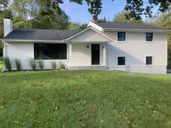 25 Mountain View DR, Pleasant Valley, NY 12569
