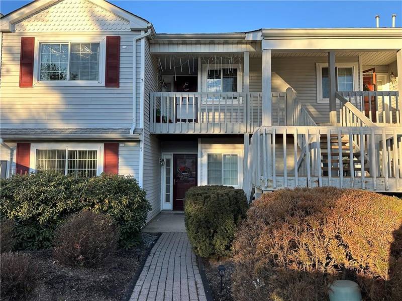 5 Magnolia LN, Warwick, NY 10990