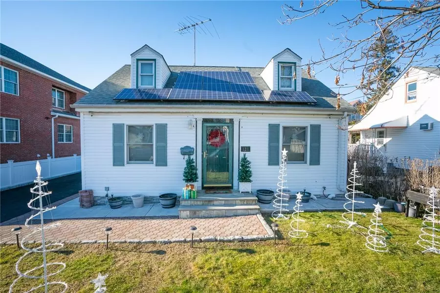 121 Maple PL, Yonkers, NY 10704