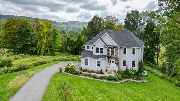 114 Stowe DR, Poughquag, NY 12570