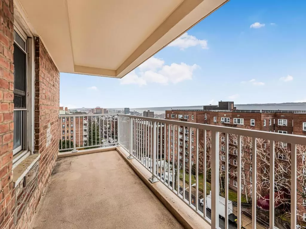 Yonkers, NY 10701,300 N Broadway #5J