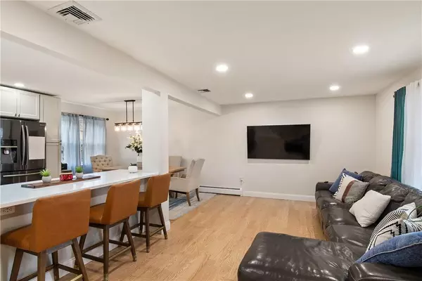 Tappan, NY 10983,35 Princeton DR