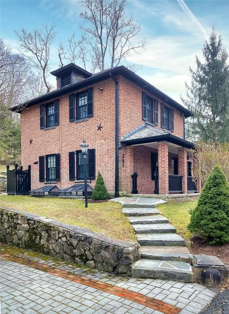 Tuxedo Park, NY 10987,227 W Lake RD