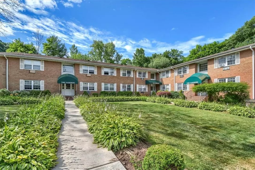 Mount Kisco, NY 10549,260 West ST #9B