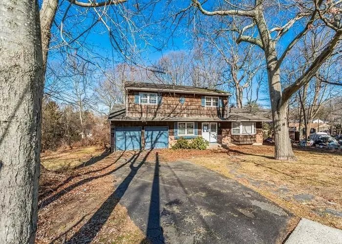 East Setauket, NY 11733,5 Somerset CT