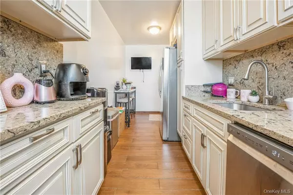 Yonkers, NY 10705,517 Riverdale AVE #4B 5B