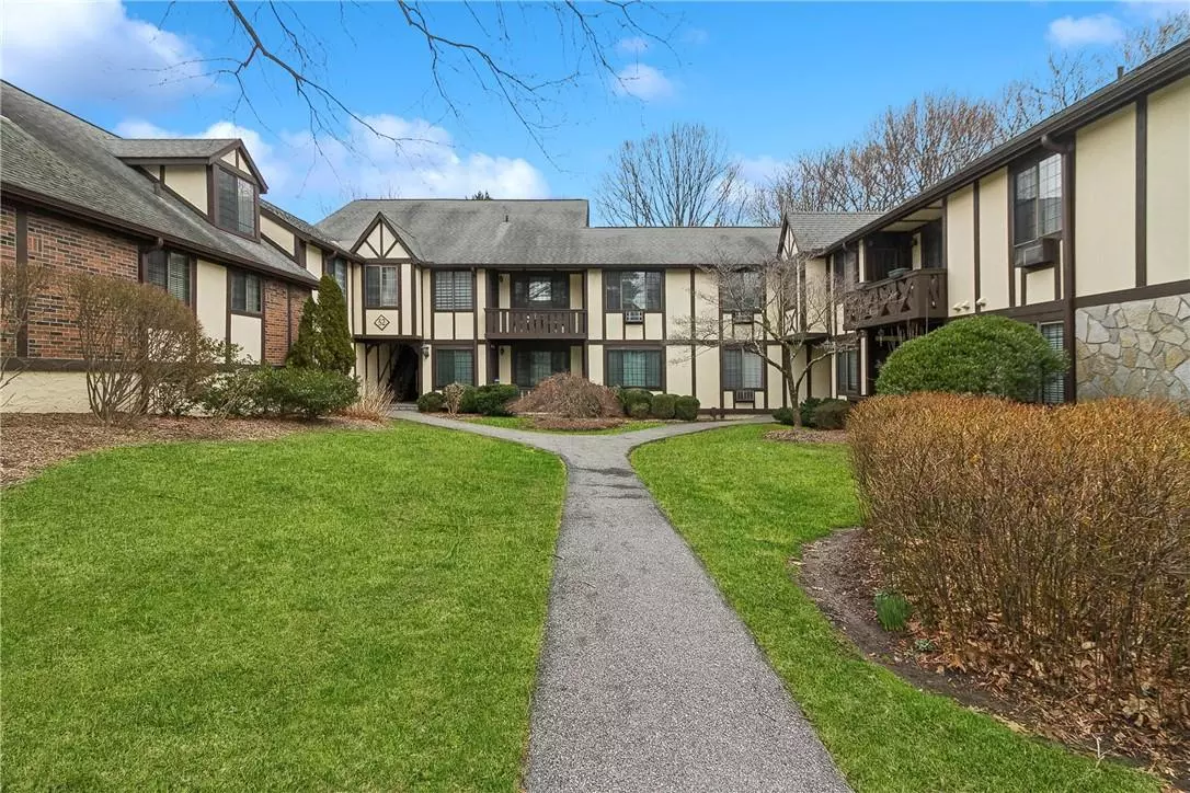 Pleasantville, NY 10570,52 Foxwood DR #2