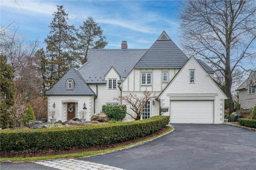26 Adele LN, Bronxville, NY 10708