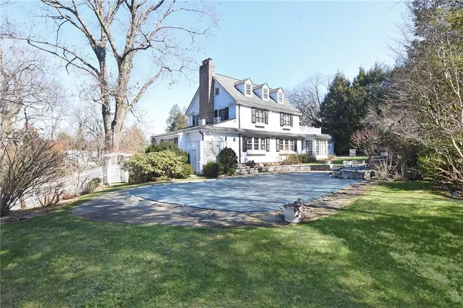 4 Orchard PL, Bronxville, NY 10708