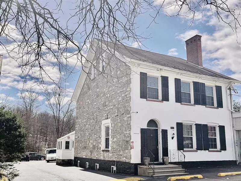 1612 MAIN ST, Pleasant Valley, NY 12569