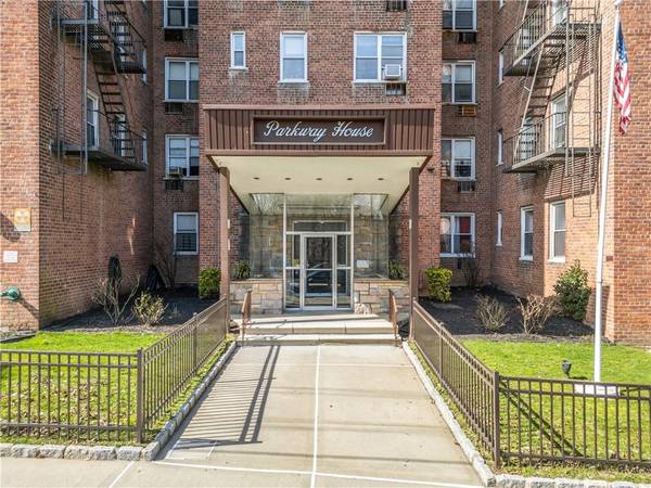 61 Bronx River RD #6G, Yonkers, NY 10704