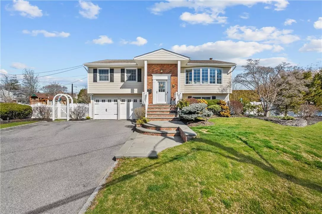 West Islip, NY 11795,47 Duck LN