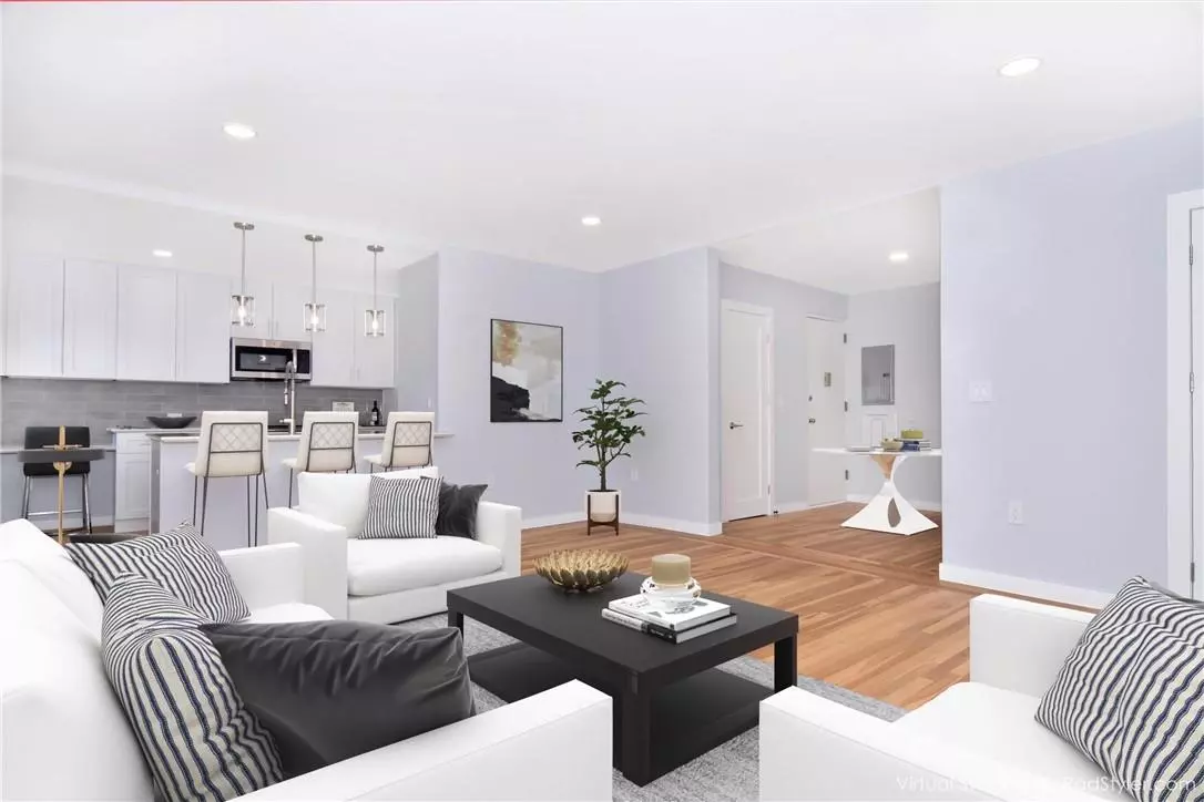 Pelham, NY 10803,245 Wolfs LN #2D