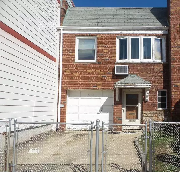 7601 69 PL, Glendale, NY 11385