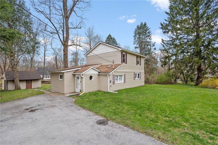 24 Amato LN, New Paltz, NY 12528