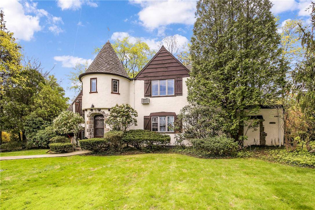 44 Graham RD, Scarsdale, NY 10583