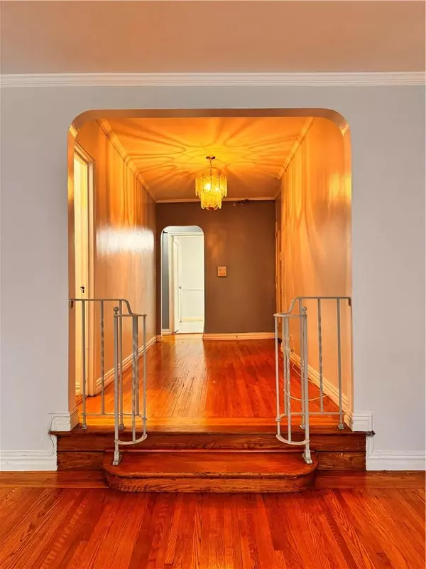 306 E Mosholu Pkwy #2H, Bronx, NY 10458