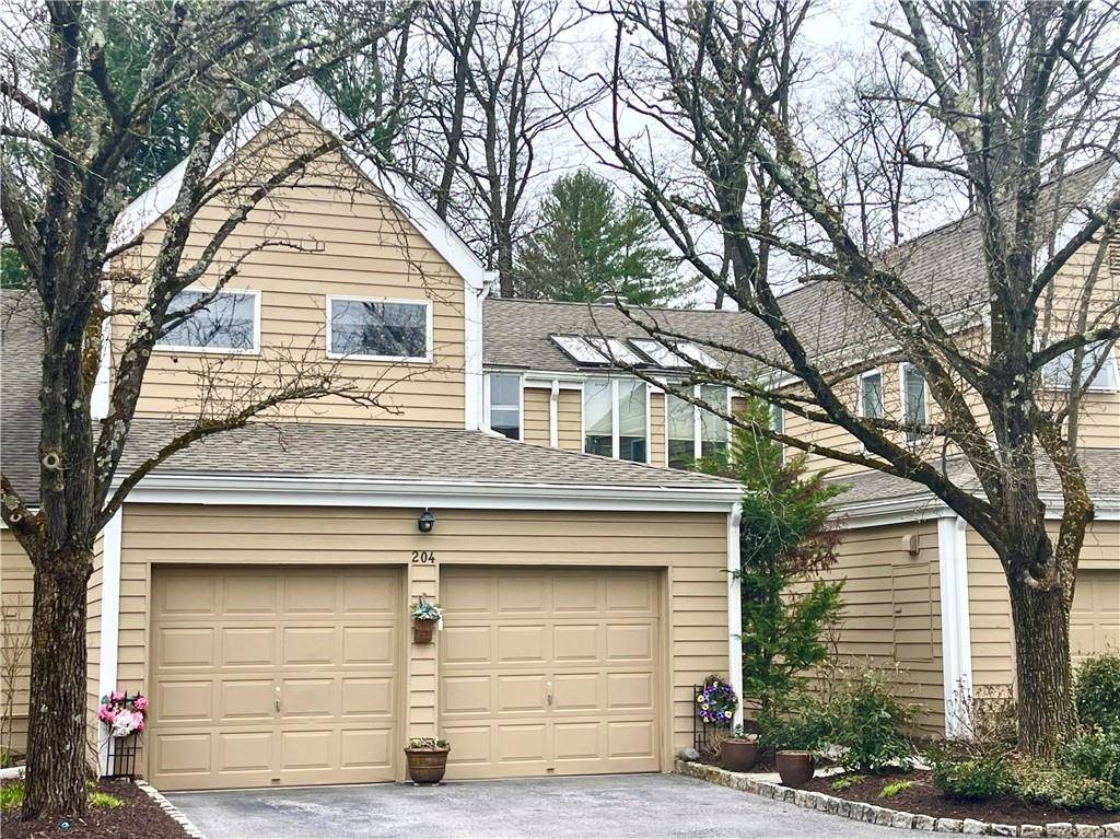 204 Dogwood CT, Poughkeepsie, NY 12601