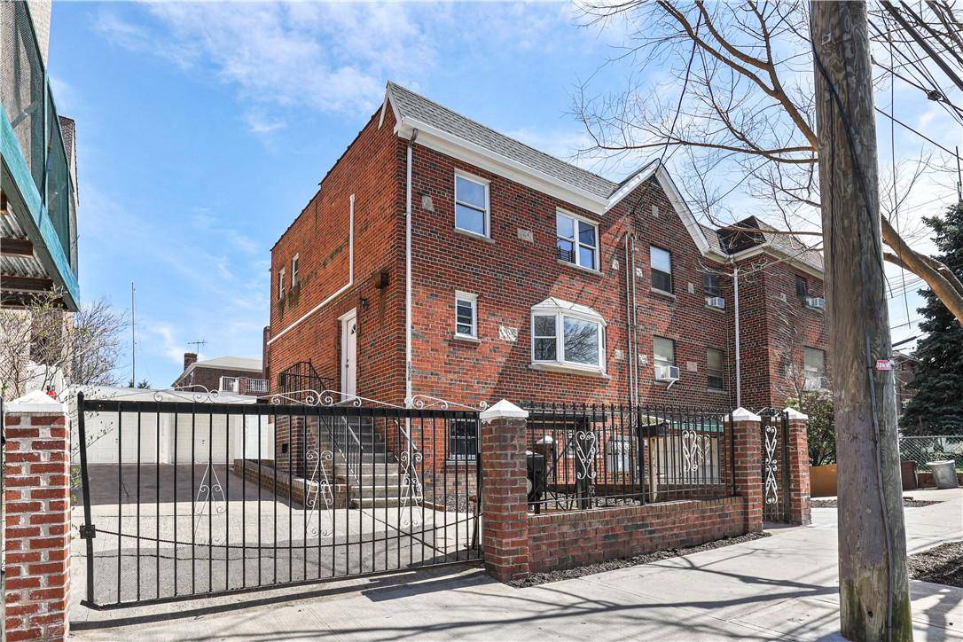 1528 Ericson PL, Bronx, NY 10461