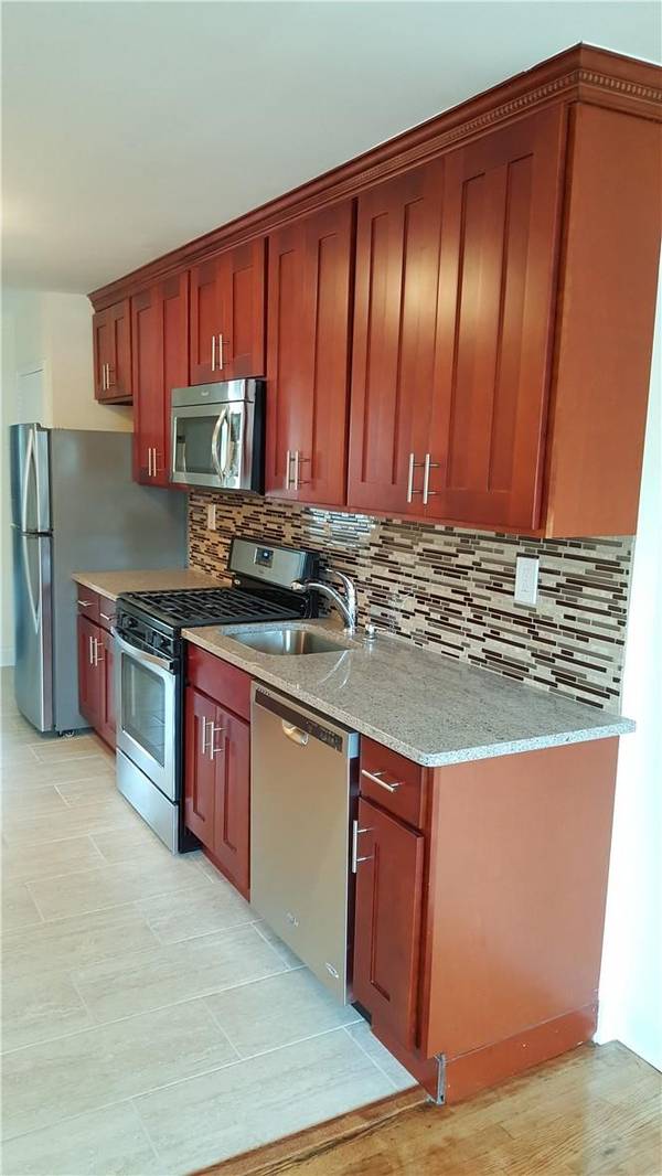 Bronx, NY 10465,275 Balcom AVE