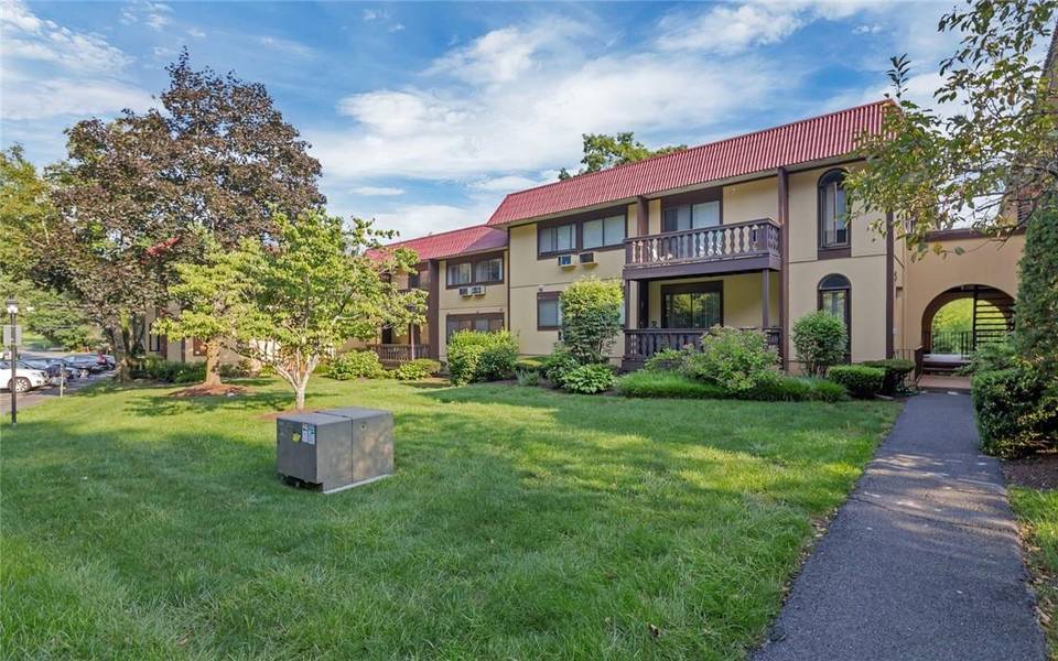 4 Granada CRES #1, White Plains, NY 10603