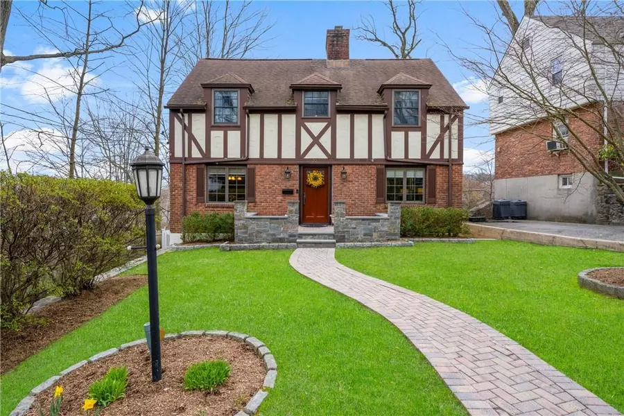 17 Newport RD, Yonkers, NY 10710