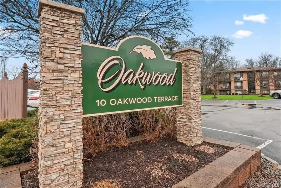 10 Oakwood TER #52, New Windsor, NY 12553