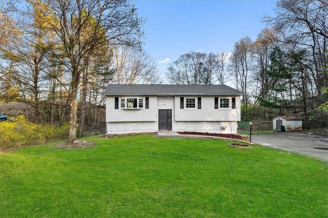 18 Boxwood Close, Hopewell Junction, NY 12533