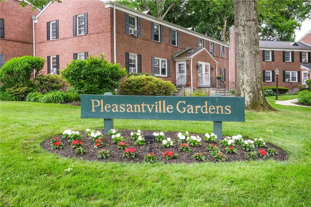 Pleasantville, NY 10570,293 Manville RD #D