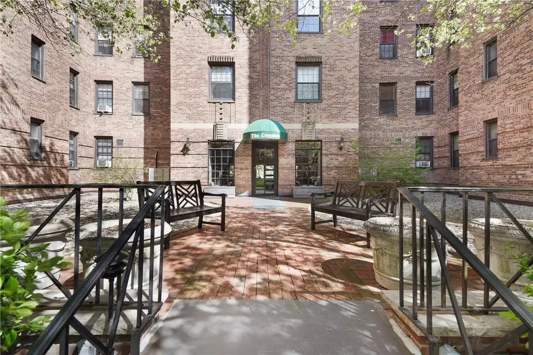 Bronxville, NY 10708,35 Parkview AVE #1A