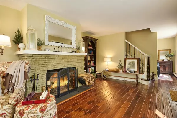 Warwick, NY 10990,49 Maple AVE