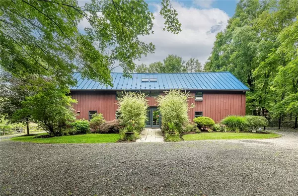 Pleasant Valley, NY 12569,101 Drake RD