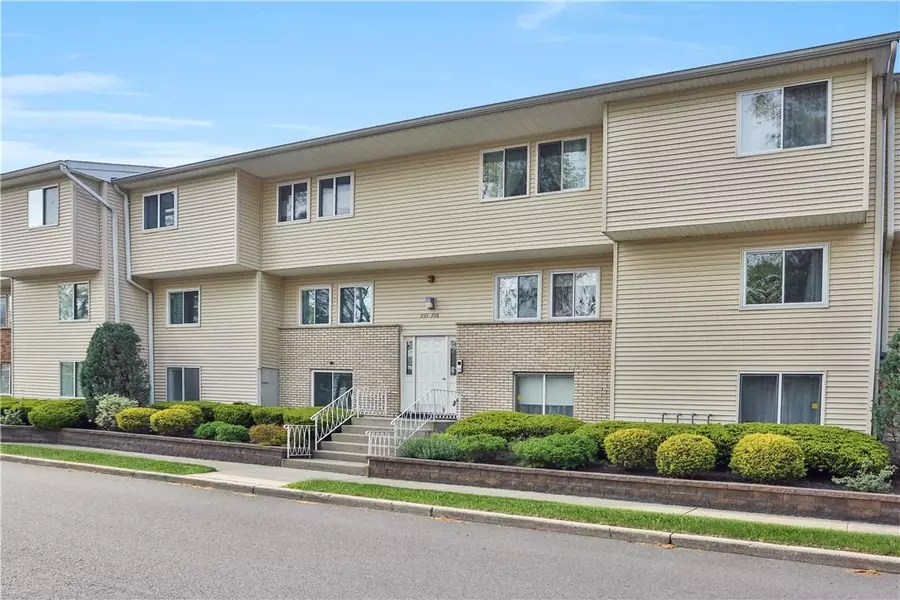 25 College AVE #207, Nanuet, NY 10954