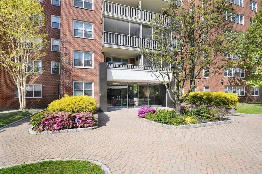 230 Garth RD #4D1, Scarsdale, NY 10583