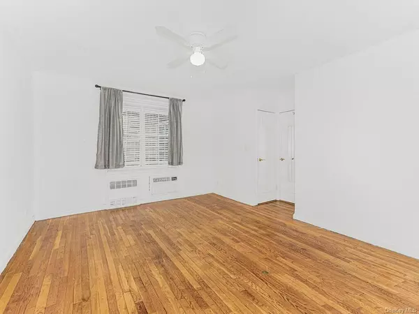 Bronx, NY 10463,2390 Palisade AVE #4K