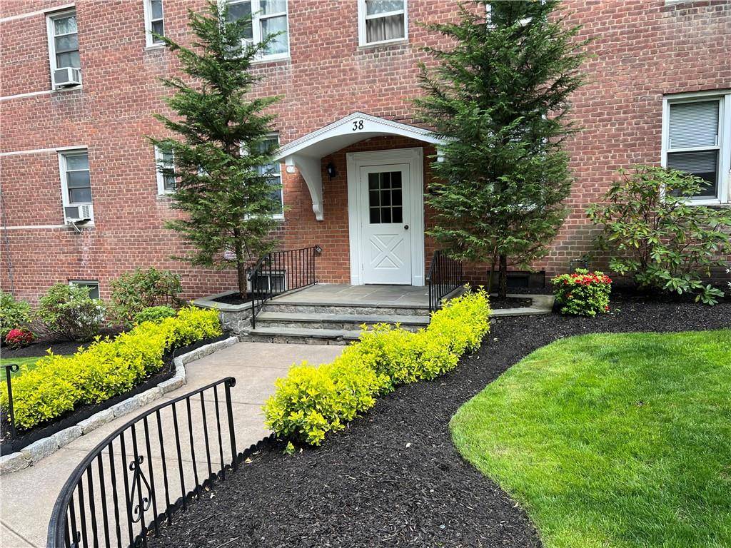 38 Laurel PL #2K, Yonkers, NY 10704