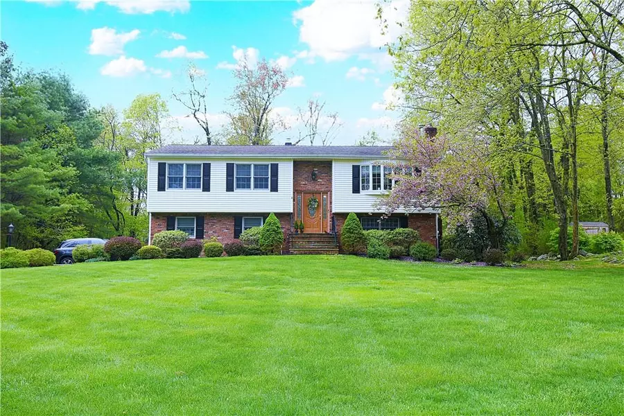 25 N Greenway TER, Mahopac, NY 10541