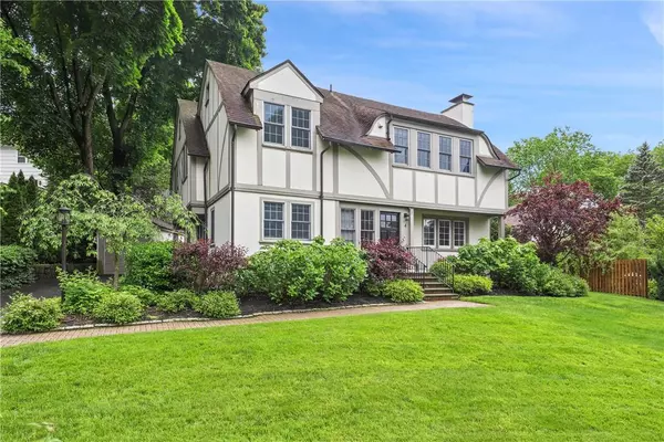 Bronxville, NY 10708,4 Oval CT