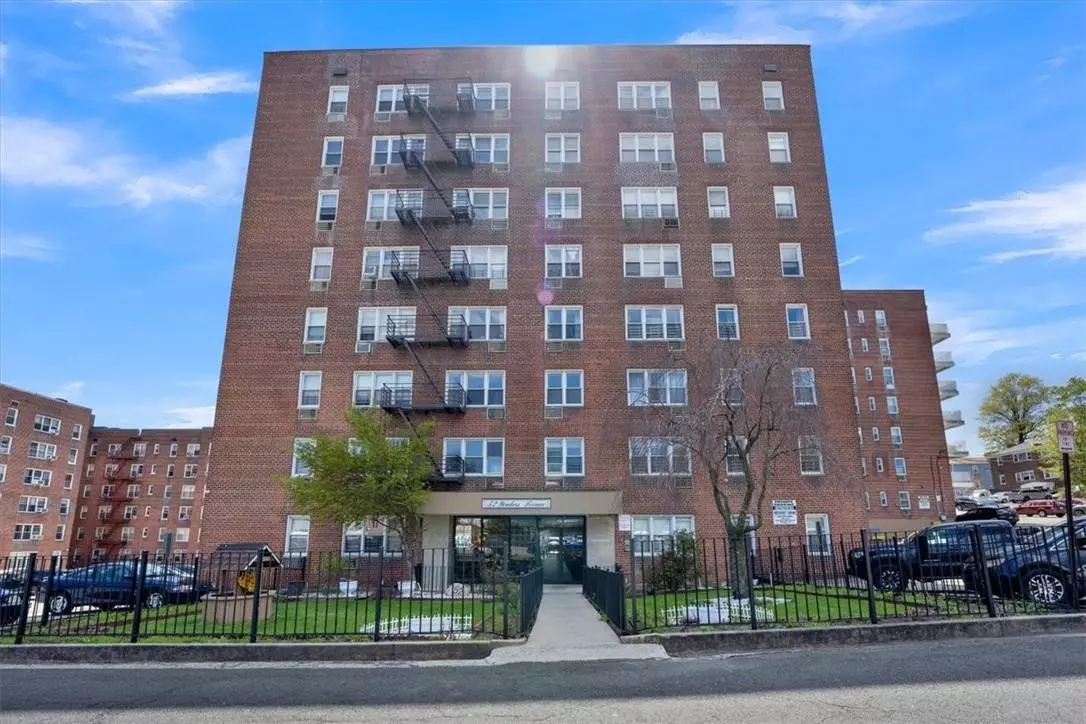 Yonkers, NY 10704,52 Yonkers TER #3H