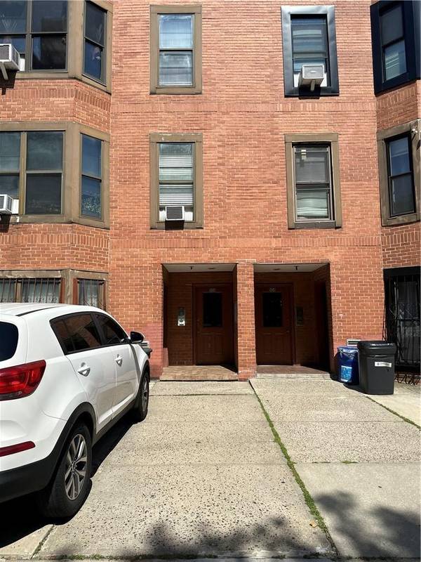 Bronx, NY 10473,906A Wheeler AVE #906A