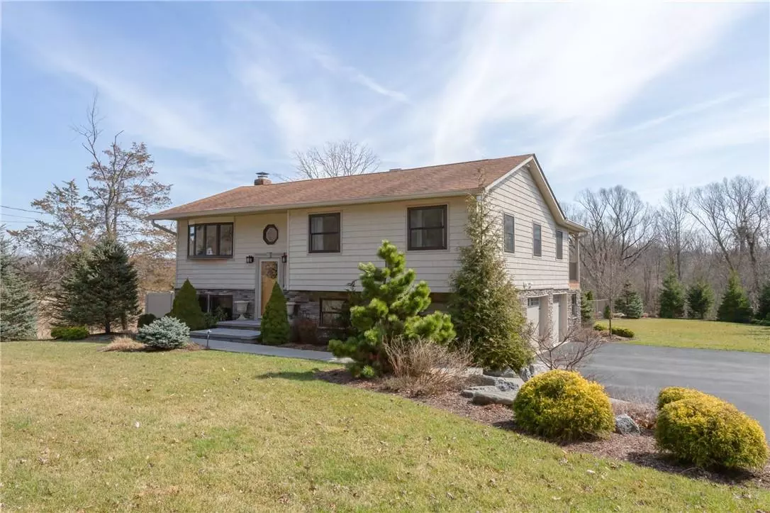 Chester, NY 10918,26 Bridle LN