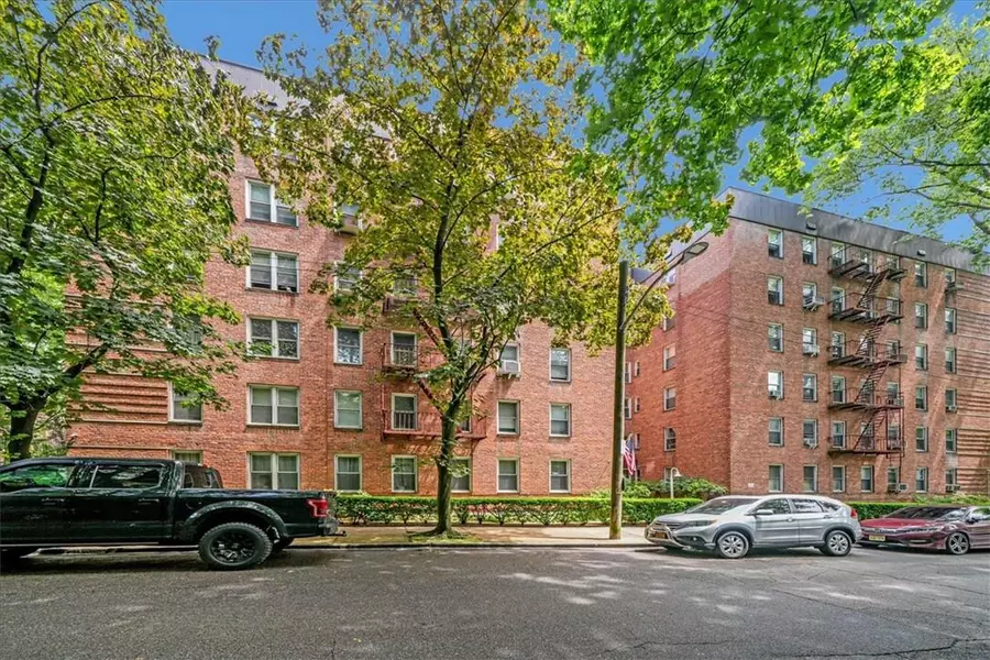 2 Louisiana AVE #3D, Bronxville, NY 10708