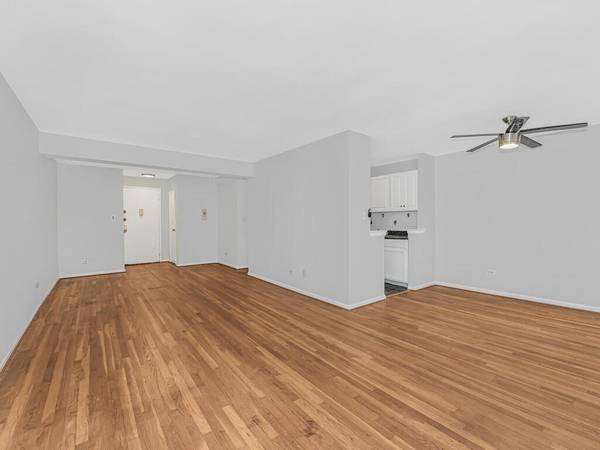 Bronx, NY 10469,3531 Bronxwood AVE #3F