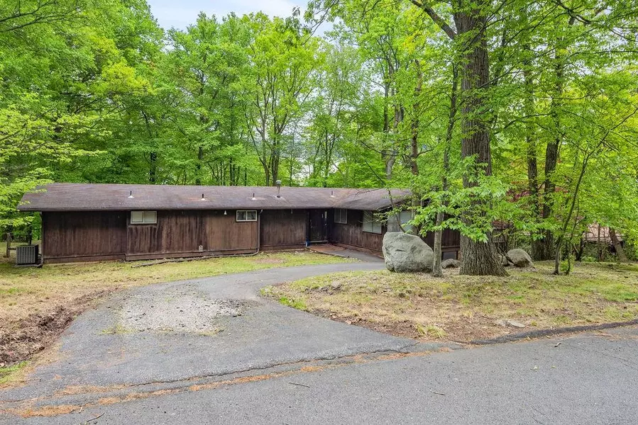 22 Halley DR, Pomona, NY 10970