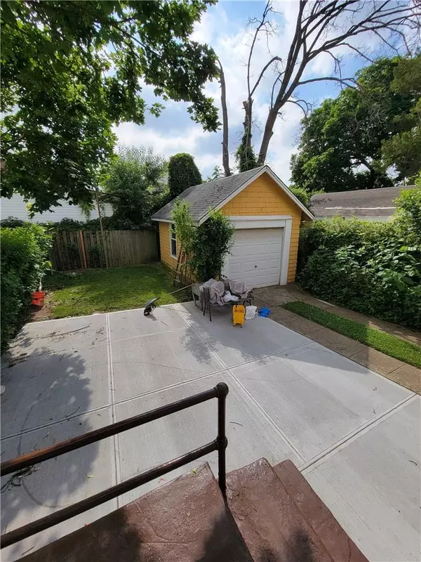 Jamaica, NY 11429,10447 212th PL