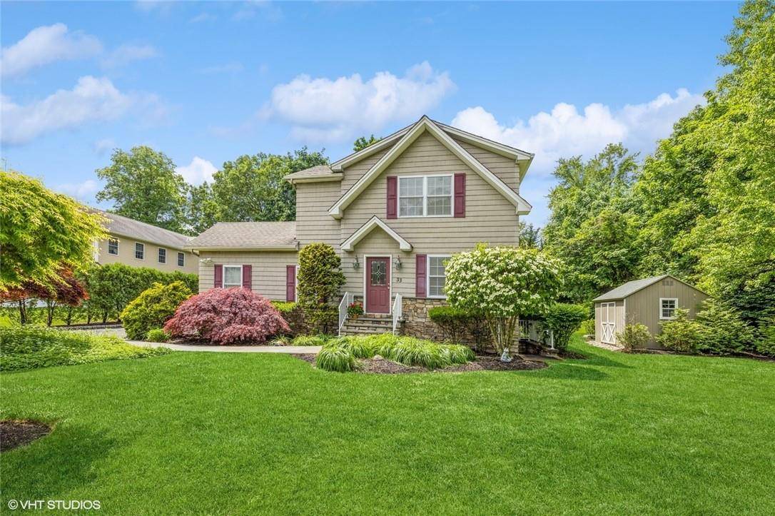 33 W Nauraushaun AVE, Pearl River, NY 10965