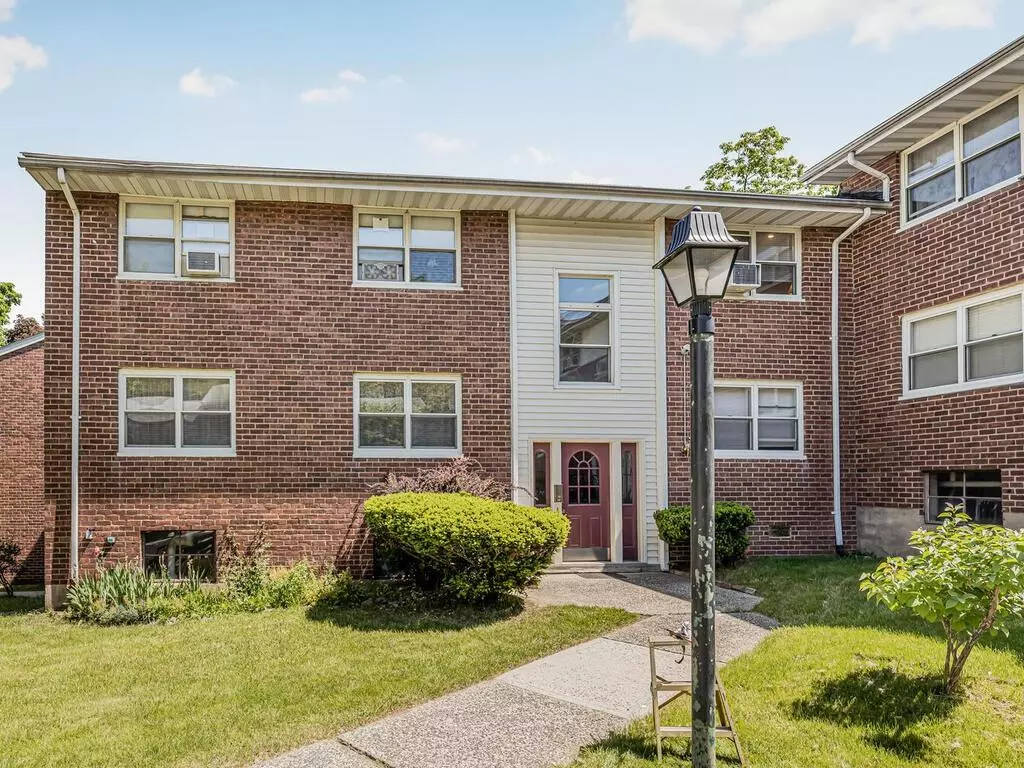 Yonkers, NY 10703,3 Cascade TER #2E