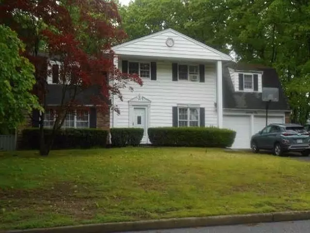 71 Wichard BLVD, Commack, NY 11725