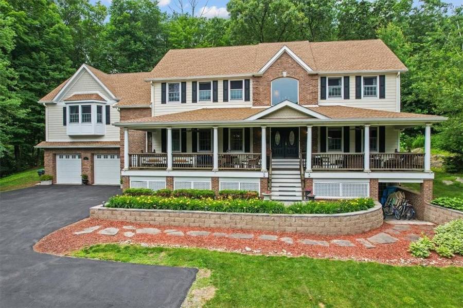 4 Cascade RD, Warwick, NY 10990