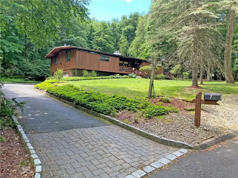 7 Wood LN, Pomona, NY 10901